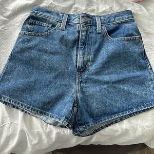 Levi’s high rise mom short
